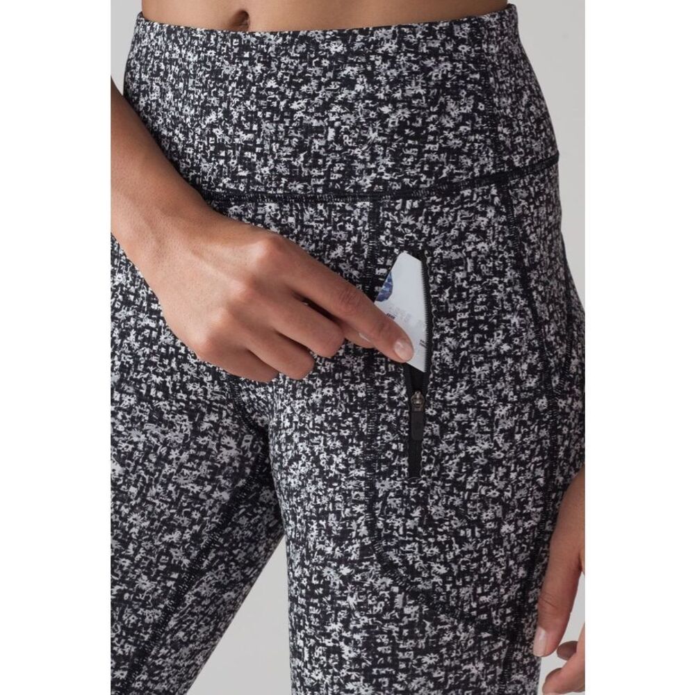 Lululemon Invigorate 7/8 Tights EUC - Picture 4 of 10